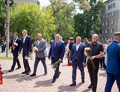 В день города прошли торжественные церемонии возложения цветов