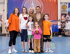В честь Года семьи в Благовещенске провели семейный бадминтон
