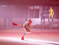 Ледовое шоу «Вальс Победы»