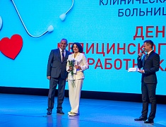 В Благовещенске медработников поздравили с профессиональным праздником