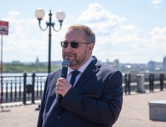 На набережной Амура в Благовещенске открыли фотовыставку ТАСС в честь юбилея города