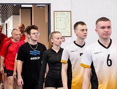 В Благовещенске впервые прошел турнир по волейболу сидя