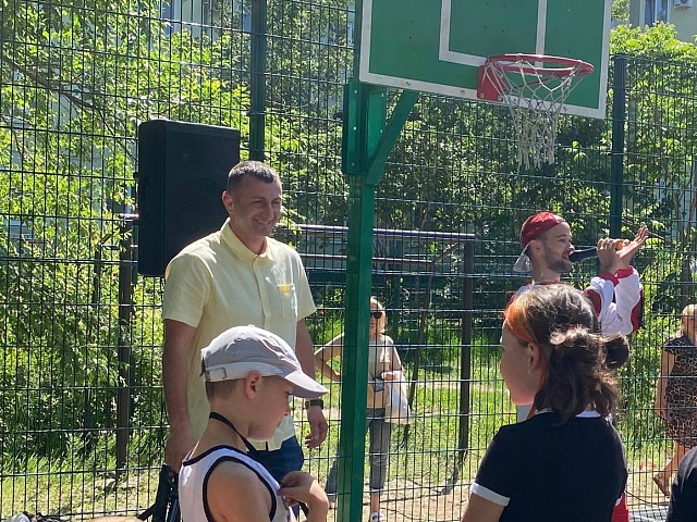 "Три месяца лета": пенная вечеринка для детей прошла в одном из благовещенских дворов