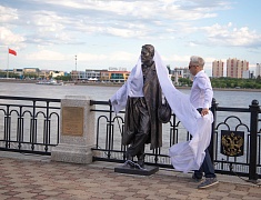 В Благовещенске установили памятник Чехову