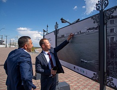 На набережной Амура в Благовещенске открыли фотовыставку ТАСС в честь юбилея города
