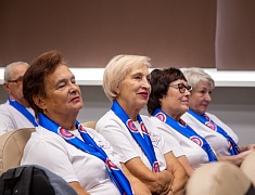 Заместитель мэра Благовещенска Дмитрий Перов поздравил «Ассоциацию пожилых людей» с юбилеем