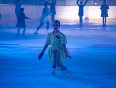 Юные благовещенские фигуристы представили программу «Помним сердцем», посвященную Дню Победы