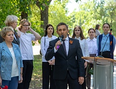 Цветы в память о подвиге советских солдат возложили в Благовещенске