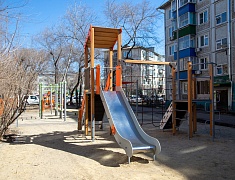 В Благовещенске межведомственная комиссия проверяет «самочувствие» детских площадок