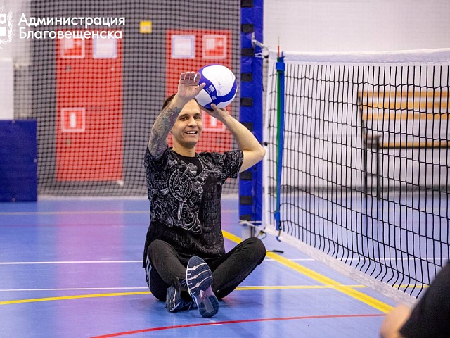 Благовещенские защитники Отечества осваивают волейбол 