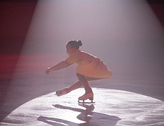 Юные благовещенские фигуристы представили программу «Помним сердцем», посвященную Дню Победы