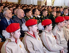 В Благовещенске в честь 84 дня рождения ДВОКУ личному составу вручили награды