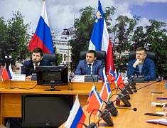 Мэр Благовещенска Олег Имамеев собрал предпринимателей, занимающихся пассажирскими перевозками