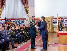 В Благовещенске в честь 84 дня рождения ДВОКУ личному составу вручили награды