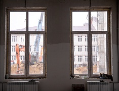 В новой школе в микрорайоне Благовещенска утепляют фасад и готовятся запускать тепло