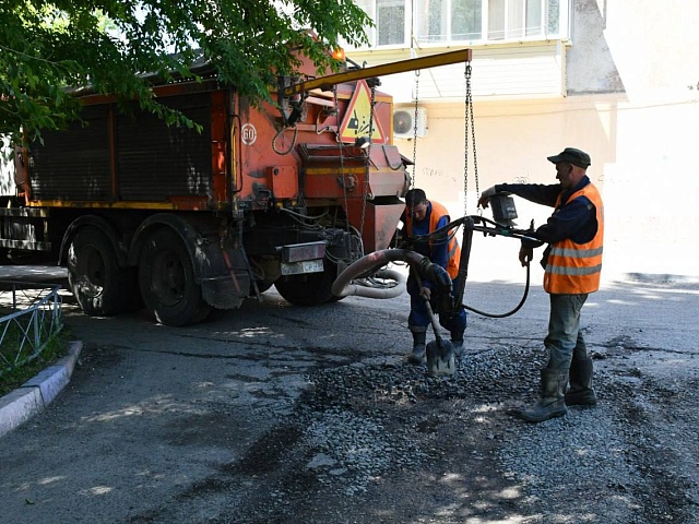 Больше 8 тысяч «квадратов» асфальта обновили в этом году в Благовещенске 