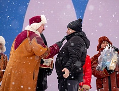 На площади Ленина и набережной Амура прошли народные гуляния в честь масленицы