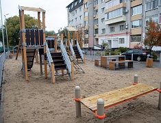 Жители еще двух благовещенских дворов получили современные игровые площадки