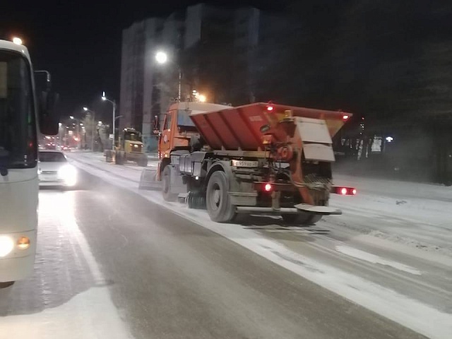 ГСТК очищает улицы Благовещенска от наледи