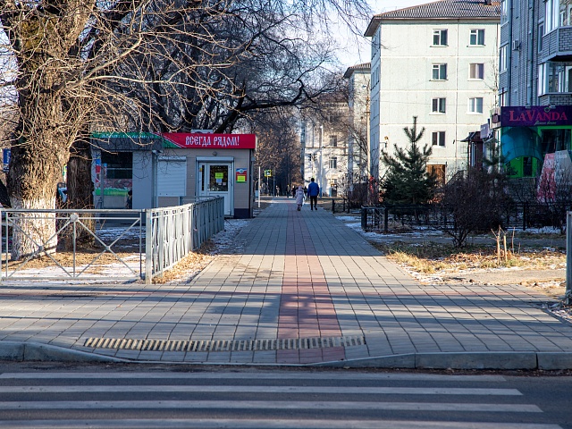 Главные улицы Благовещенска обзаводятся доступной средой для маломобильных горожан