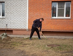 Мэр Благовещенска Олег Имамеев вместе с фан-клубом города очистил еще одну городскую территорию