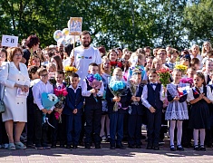 В школах Благовещенска прошли торжественные линейки