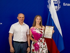 Представителей сферы торговли чествовали в Благовещенске