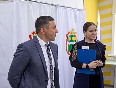 Мэр Олег Имамеев провел рабочее совещание по модернизации библиотеки "Солнечная"