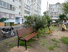 Мэр Олег Имамеев проконтролировал работы по благоустройству сквера водников и дворов 