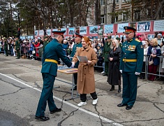 Мэр Благовещенска Олег Имамеев поздравил выпускников ДВОКУ с окончанием учебы
