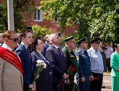 В день города прошли торжественные церемонии возложения цветов
