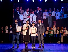 Более сорока одарённых детей получили премию мэра Благовещенска