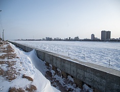 Темпы работ по возведению берегоукрепления Амура и Зеи оценили мэр амурской столицы Олег Имамеев