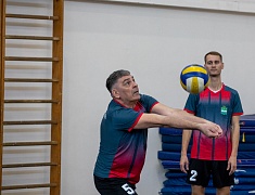 Сотрудники администрации Благовещенска, городской прокуратуры и депутаты сыграли в волейбол