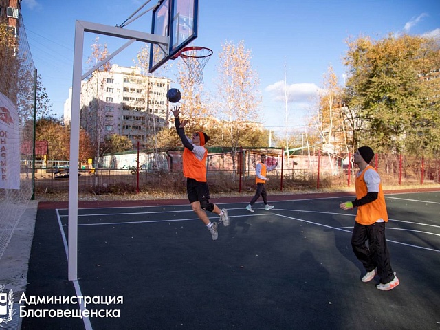 Шаг к доступному спорту: ресурсный центр благовещенского лицея №6 пополнился новыми площадками