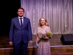 Знаки «50 лет Байкало-Амурской магистрали» вручили благовещенцам