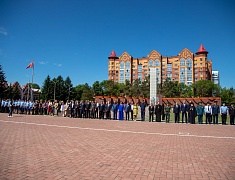 Цветы в память о подвиге советских солдат возложили в Благовещенске