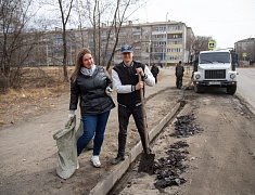 Мэр Благовещенска Олег Имамеев вместе с фан-клубом города очистил еще одну городскую территорию