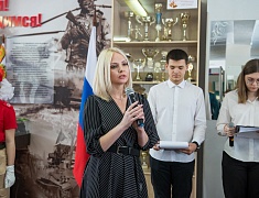 В школе № 10 открыли "Уголок памяти Героя" и установили "Парту Героя"