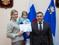 Мэр Благовещенска Олег Имамеев наградил победителей и участников конкурса «Город в праздничном наряде»