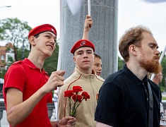 Больше 100 благовещенцев почтили память детей-жертв войны в Донбассе