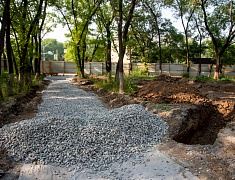 Ход работ в Ломоносовском сквере проинспектировал мэр Благовещенска Олег Имамеев