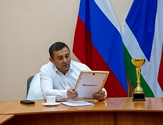 Встреча мэра Олега Имамеева с тренерским составом и футболистами ФК "Благовещенск"