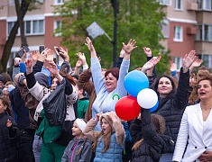 Шествие трудовых коллективов отгремело в Благовещенске!
