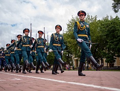 В День памяти и скорби благовещенцы возложили цветы к памятнику воинам-амурцам