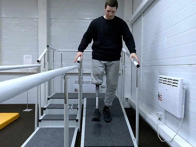 Современные протезы и уроки ходьбы: участники СВО проходят реабилитацию в специализированном Центре