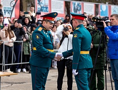 Мэр Благовещенска Олег Имамеев поздравил выпускников ДВОКУ с окончанием учебы