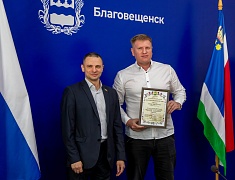 Благовещенск чествует работников торговли
