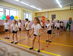 В благовещенском детском саду №67 спортивный флешмоб объединил родителей, детей и педагогов