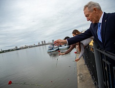 Акция "Цветы на воде"
